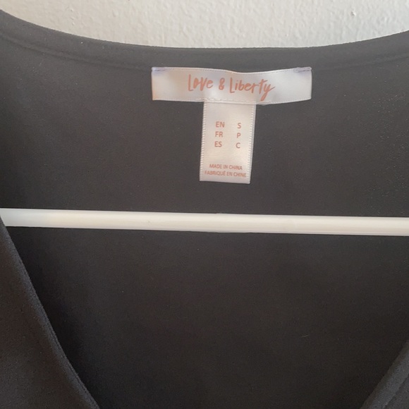 Super cute Black crop top, size S - Picture 2 of 4